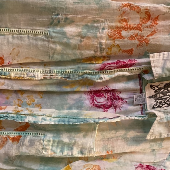 Like new Super cute button down long sleeve blouse. Sheer / lightweight Sz XL - Picture 5 of 5